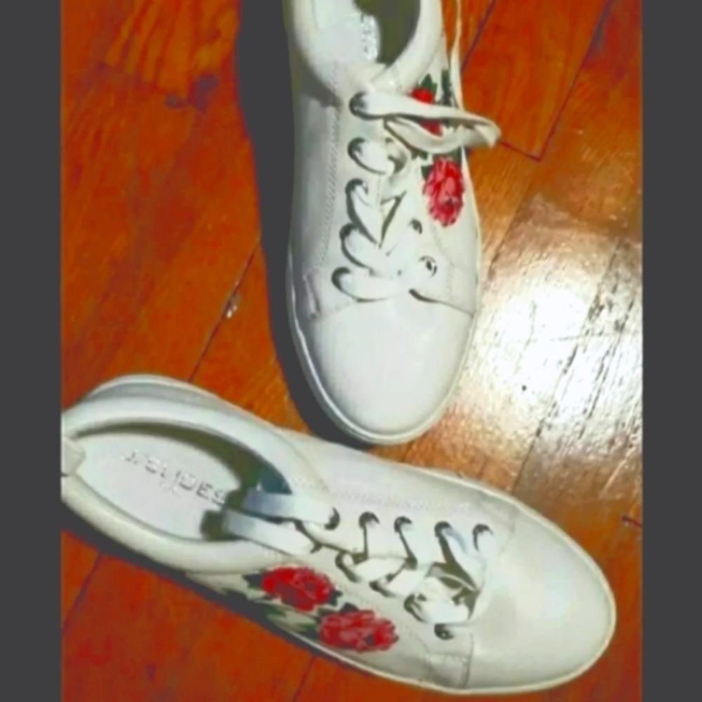 New J/SLIDES White Leather w/ Roses Sneakers 9